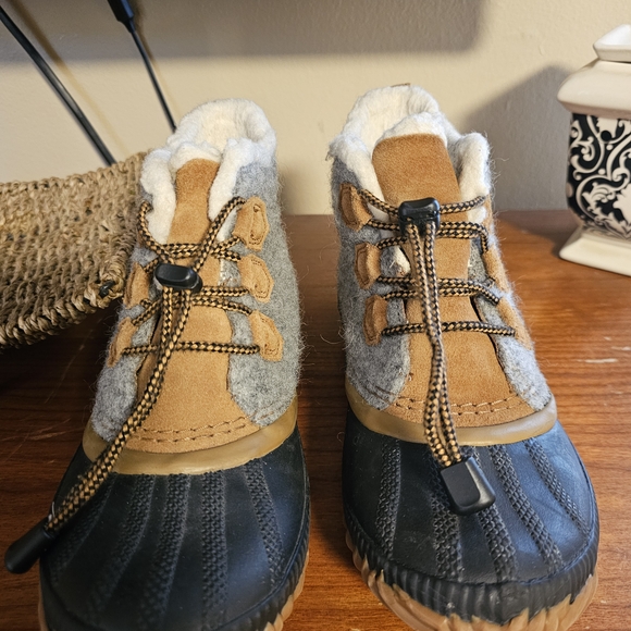 Sorel Shoes - Sorel Womens Size 37 Gray and Tan Boots